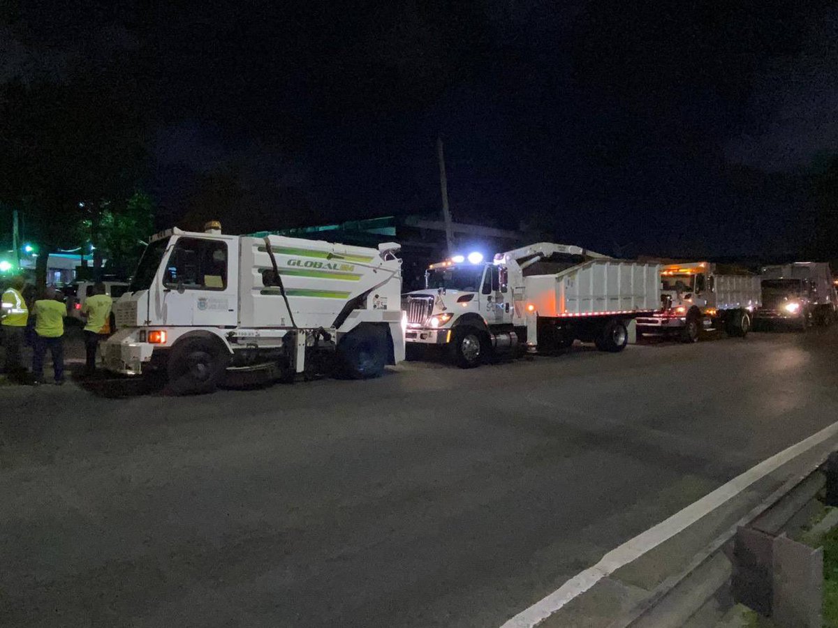 SJCiudadCapital's tweet photo. Las brigadas de limpieza de ornato del Municipio de San Juan saliendo hoy a las 6:00 a.m. al operativo masivo de limpieza de nuestras calles de la Ciudad Capital. https://t.co/YghU7I0abG