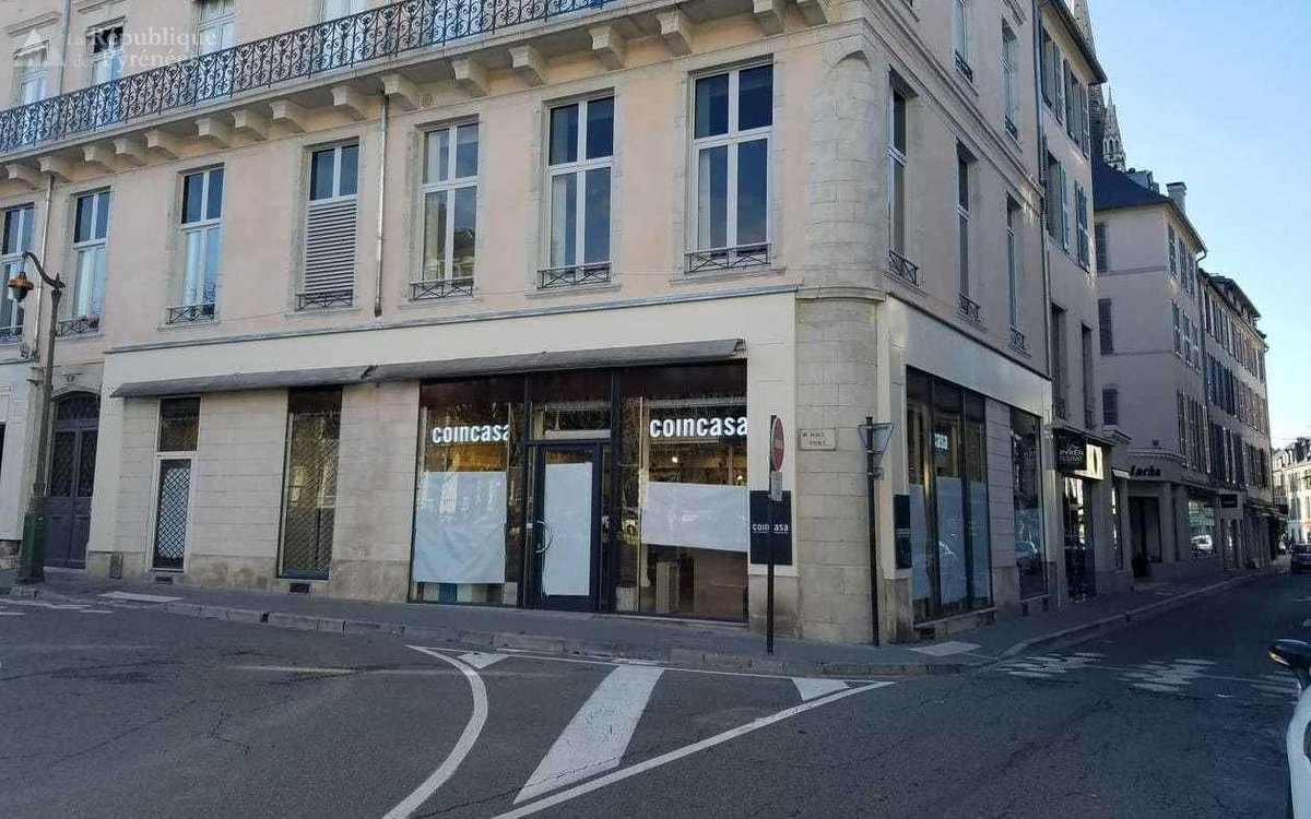 LaRepDpyrenees's tweet photo. #Pau : une boutique de déco s’installe à l’angle de la place royale https://t.co/qFKTXluFa5 https://t.co/HSHGfwLQLW