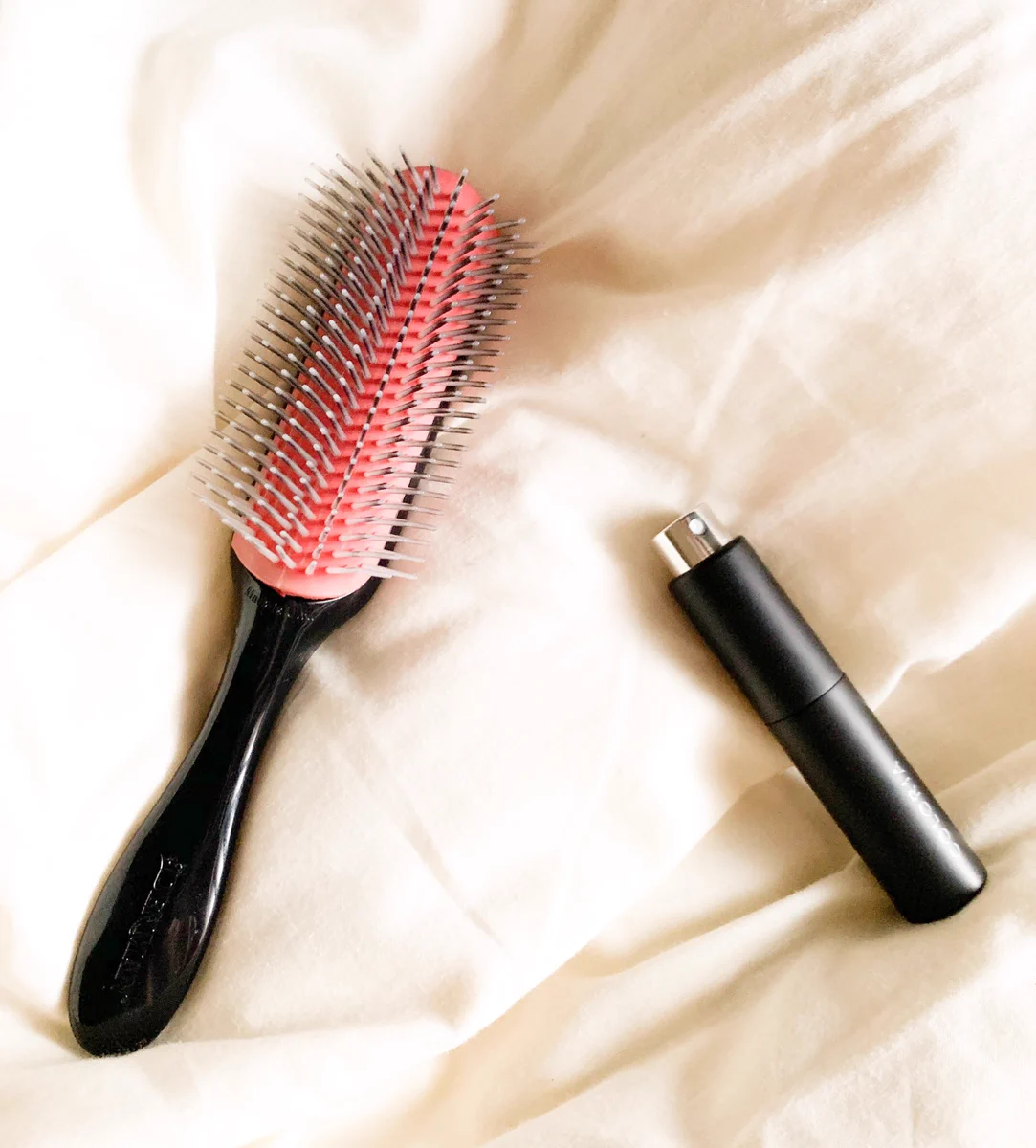 試してみて！香水を櫛にふって髪をとかすとふんわりしたいい香り！