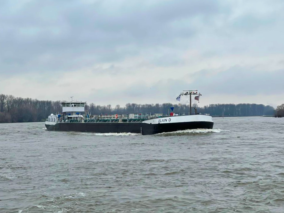 The Alain-D on the Rhine. The ship was purchased together with our partners and has now been in service for 2 weeks. We wish the crew the best of luck!
#AMS #AlainD #MaritimeVisionaries #proud #inlandshipping #rhine
