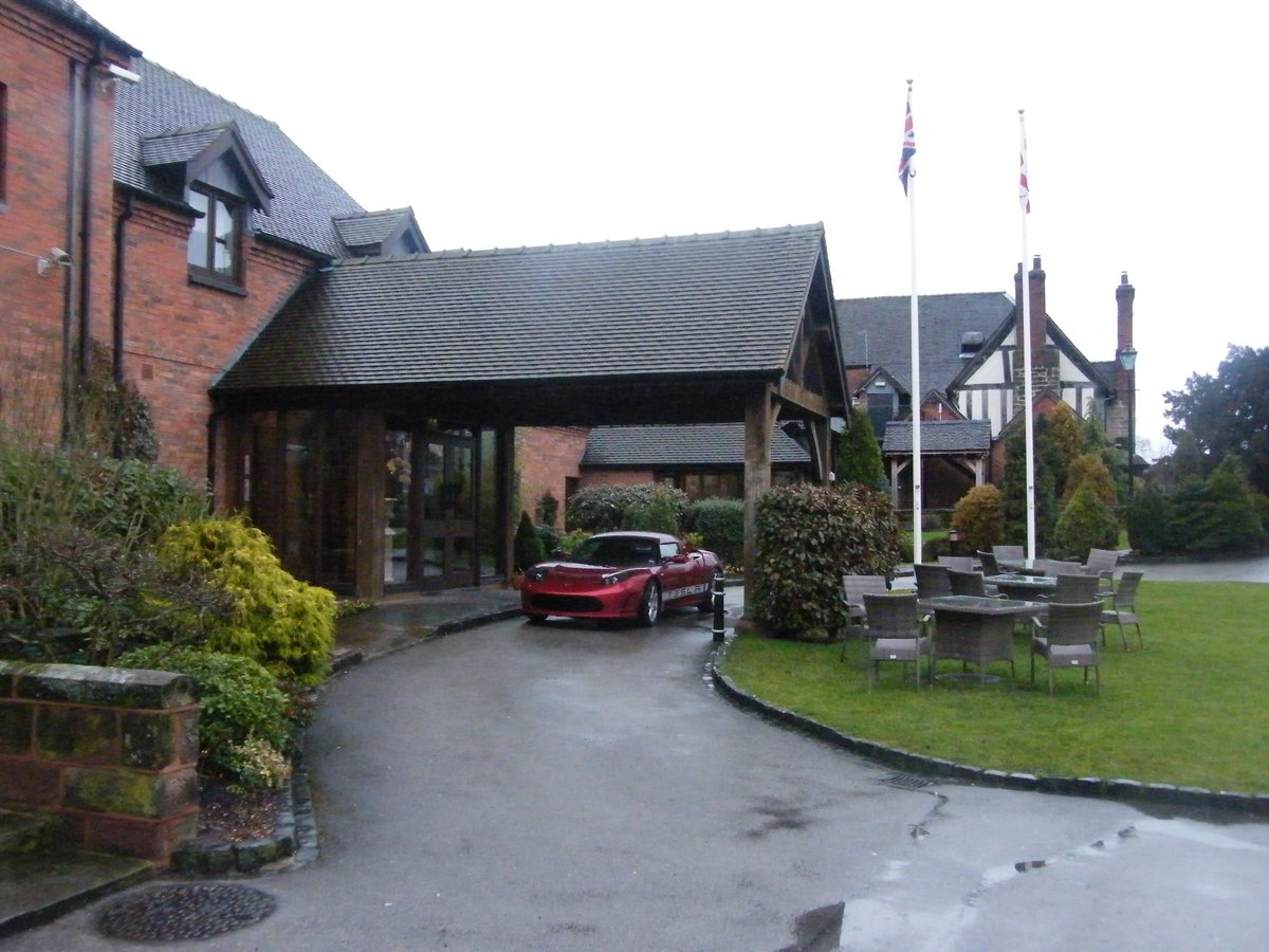 In another stroke of good luck,  @themoathouse had also installed a socket in advance of receiving an HPC. It was located next to the front door, so the car got pride of place for 6 hours while we again caught up on sleep. If nothing else we were validating our choice of hotels.