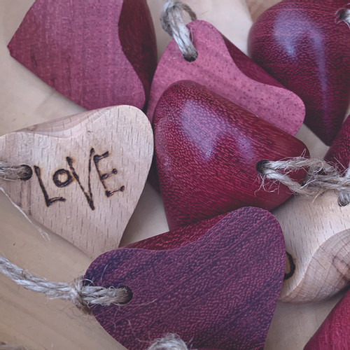 blended_monkey's tweet photo. New to @blended_monkey 🐵 are these quirky handmade wooden hearts 💗 https://t.co/86O1ejzzcu

FREE POSTAGE IN THE UK

#UKGiftHour #CreativeBizHour #HandmadeHour #lovewood #madebyhand #romanticgift #uniquevalentines #loveunique #woodenheart #cambsarts #norfolkwood #romanticheart https://t.co/ZvBh3vHt1g
