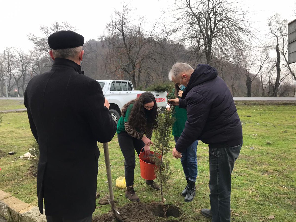 agrovolunteers1's tweet photo. "Aqrar İnkişaf Könüllüləri" Təşkilatı Zaqatala DAİM nümayəndəliyinin könüllüləri ağacəkmə aksiyasını həyata keçirib. 

#AİK #agrovolunteers https://t.co/ugKA3ONNsc
