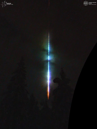 Meteor fell in NORWAY :)
A meteor fell near NORSAR’s station on Løten just after midnight on Tuesday, January 5. The meteor is estimated to have weighed between 0.5 and 2 kilos.
picture source: Norsk Meteornettverk
https://t.co/smxG3KEOex https://t.co/z7bSz0M6lP