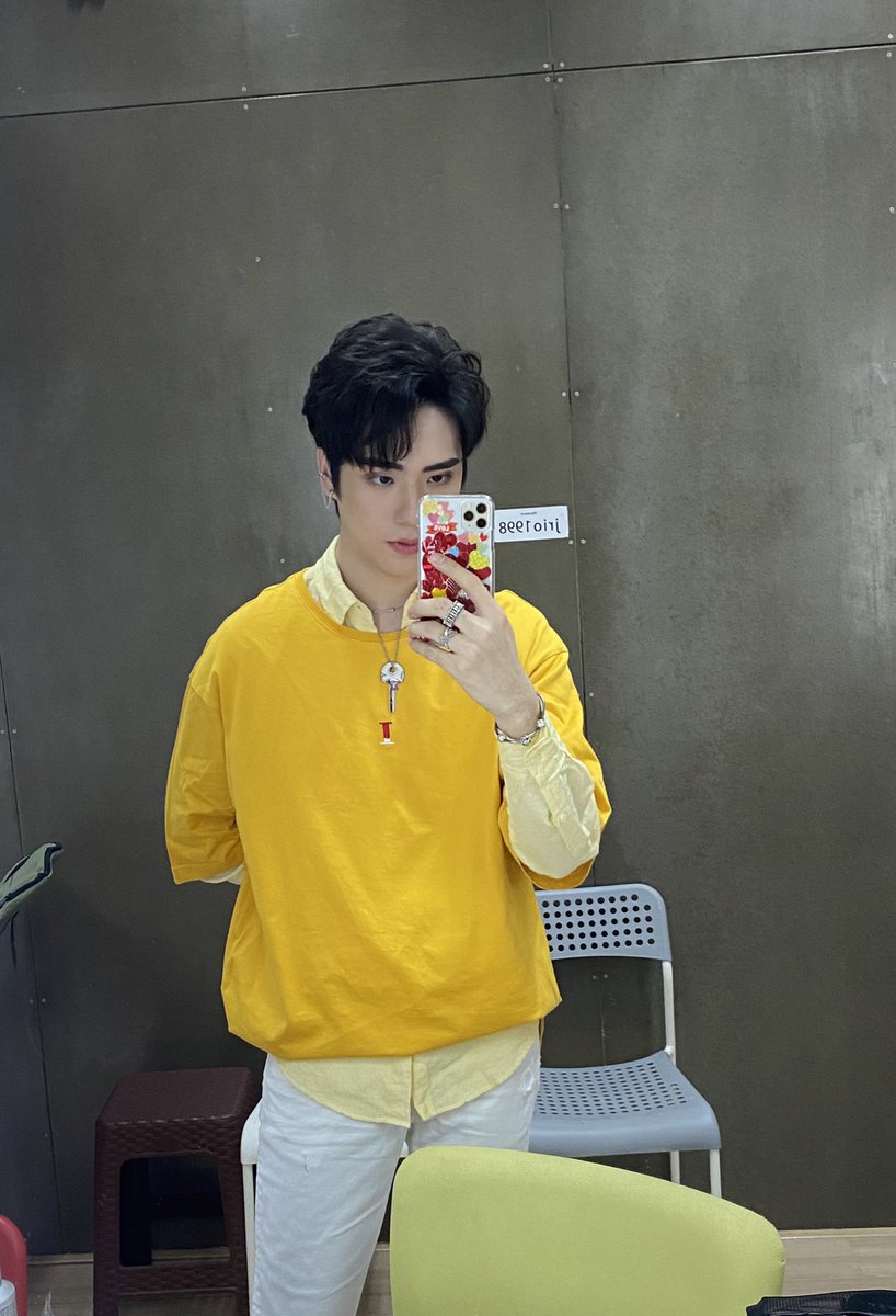 Tee_Jaruji tweet picture