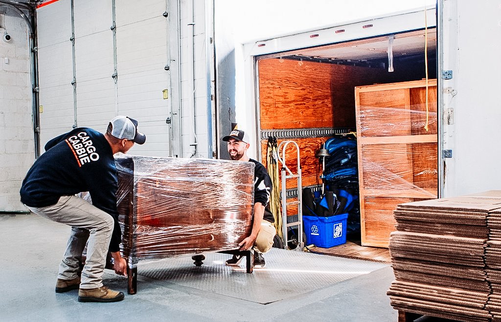 CARGOCABBIE's tweet photo. Booking your next storage move will be easier than you think. #StorageMoves #TeamCABBIE 🏁🚚 this way 👉 https://t.co/NJURD3JqxS https://t.co/sKMudFWXyz