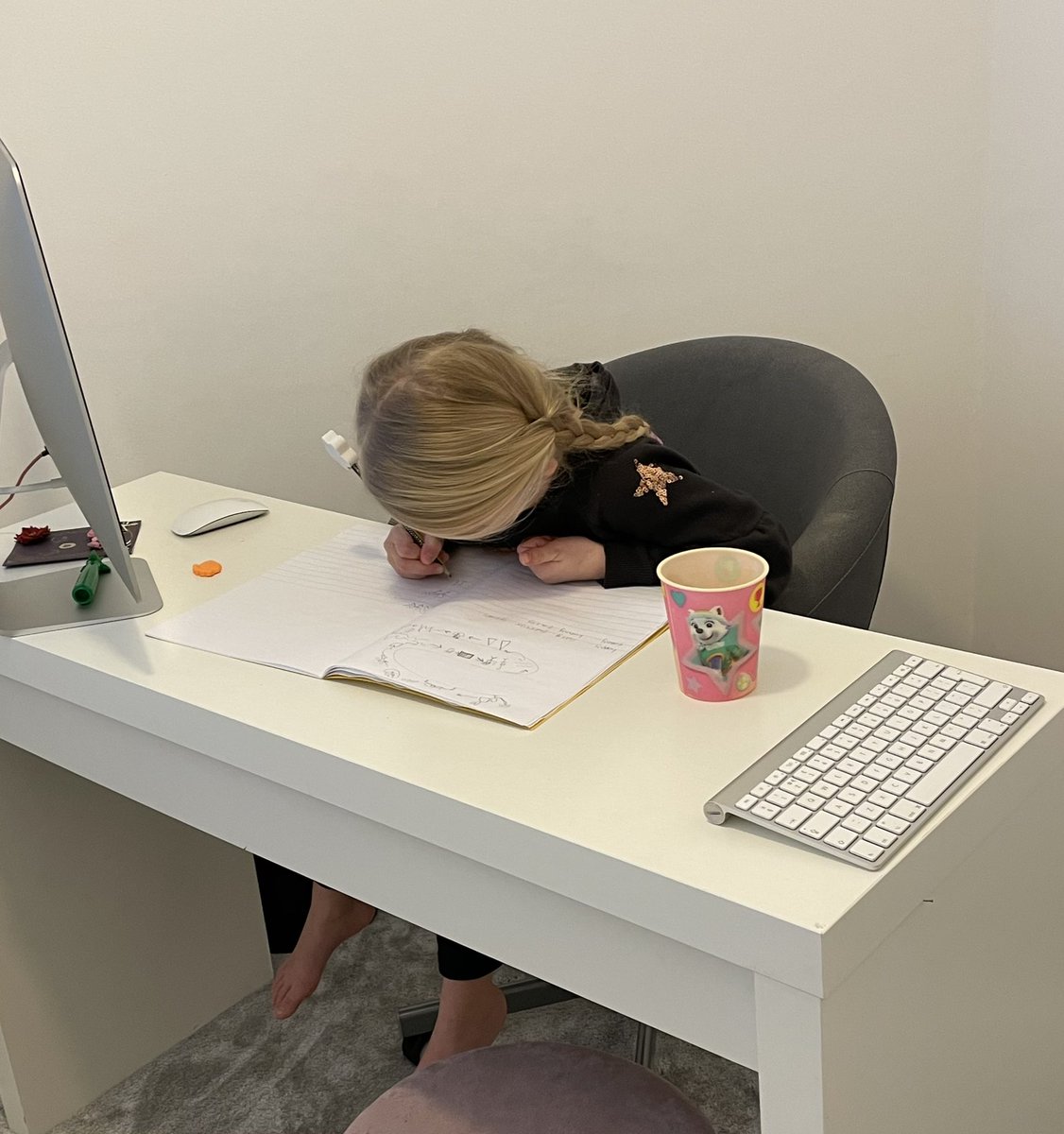 MrsRMitch's tweet photo. Definitely finding the new timetable a lot easier to manage with Everly. Last week she wanted me to sit with her constantly, now the recorded lessons are allowing me little bits of time in between to give her little brother some attention too 🤗 Thanks again!@DaneRoydY1 https://t.co/3SKcYhiPss
