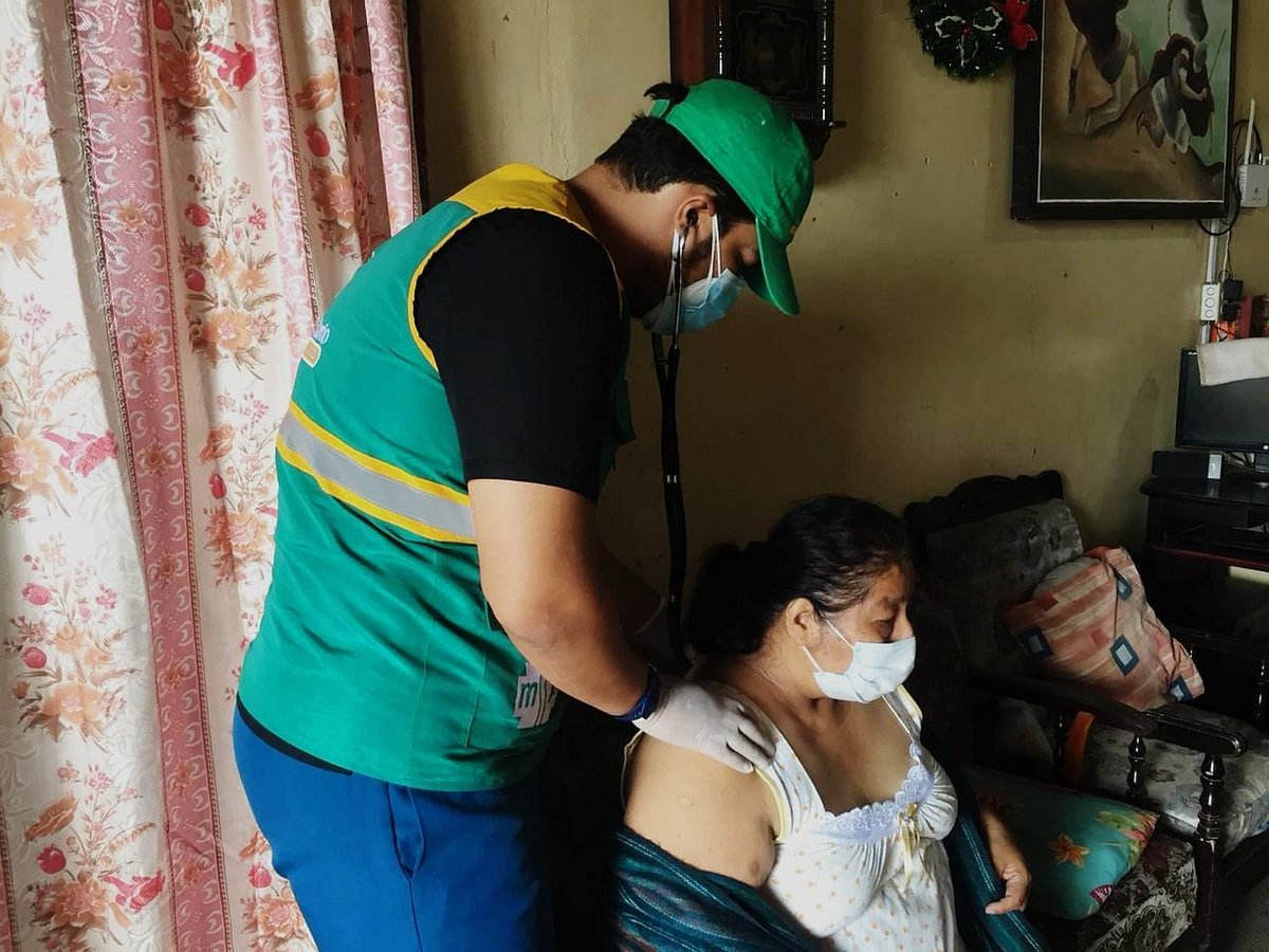 DPS_LosRios's tweet photo. #SantaElena| Vigilancia Epidemilógica y Provisión  de @Salud_CZ5 mantiene reunión de trabajo con Director Distrital @Jorluis_Macias y Equipo de Respuesta Rápida para implementar la búsqueda activa de pacientes #covid19 en los sectores más vulnerables, de manera oportuna. https://t.co/xUazqs9qg7