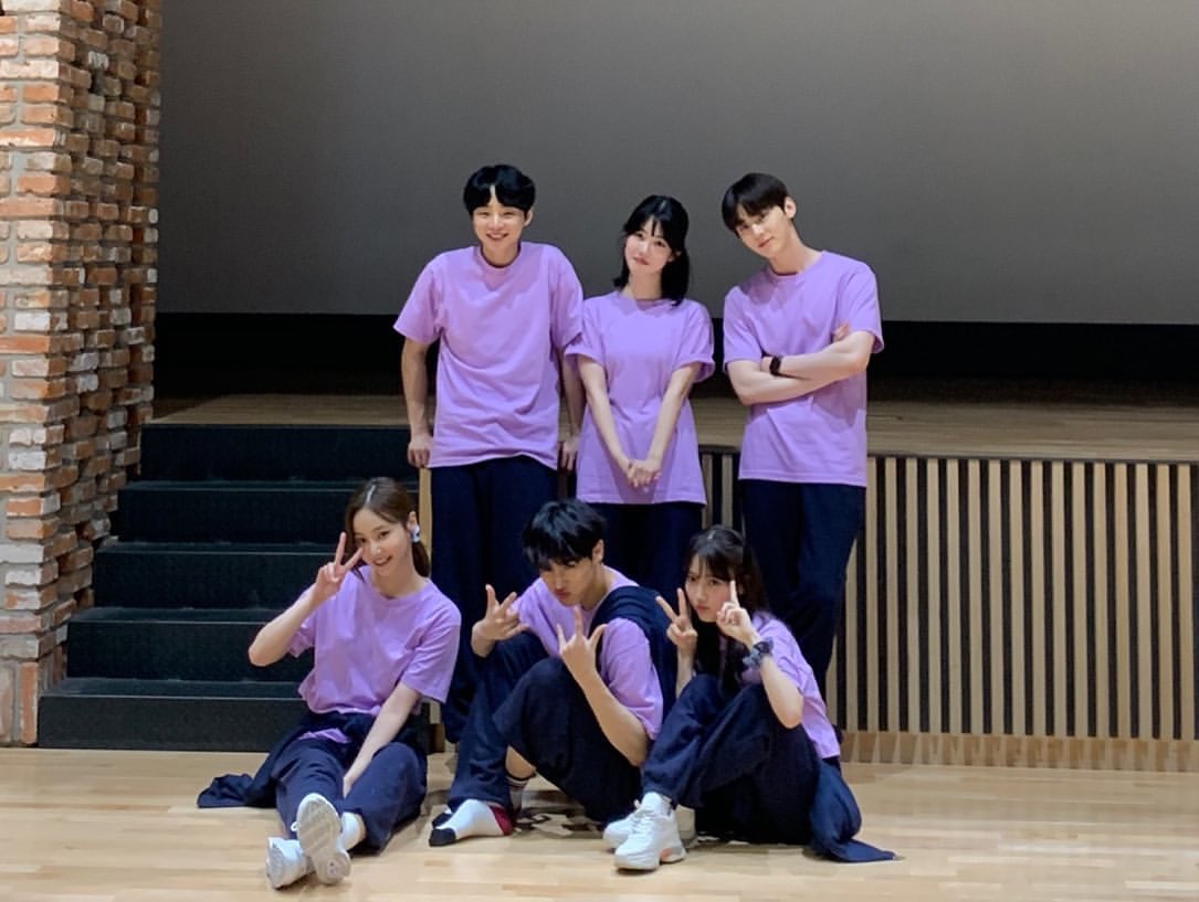 809universe's tweet photo. 옵티황
더운 여름에 만나 눈 내리는 겨울까지 함께한 라이브온 안녕👦🏻👋🏻 
많은 응원과 사랑 주신 모든 분들 감사합니다.

https://t.co/bbcmP8M3TY
#황민현 https://t.co/dHG7kcYOLW