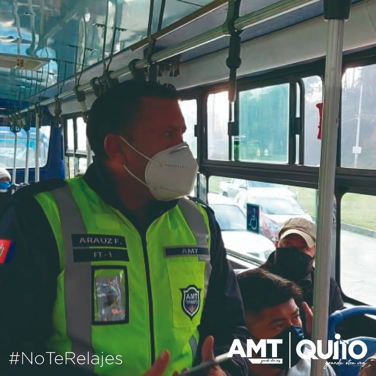EcuNix's tweet photo. La Agencia Metropolitana de Tránsito realiza controles de aforo a las unidades de transporte urbano. Recuerda evitar las aglomeraciones. #NoTeRelajes https://t.co/5IthbrH9N4