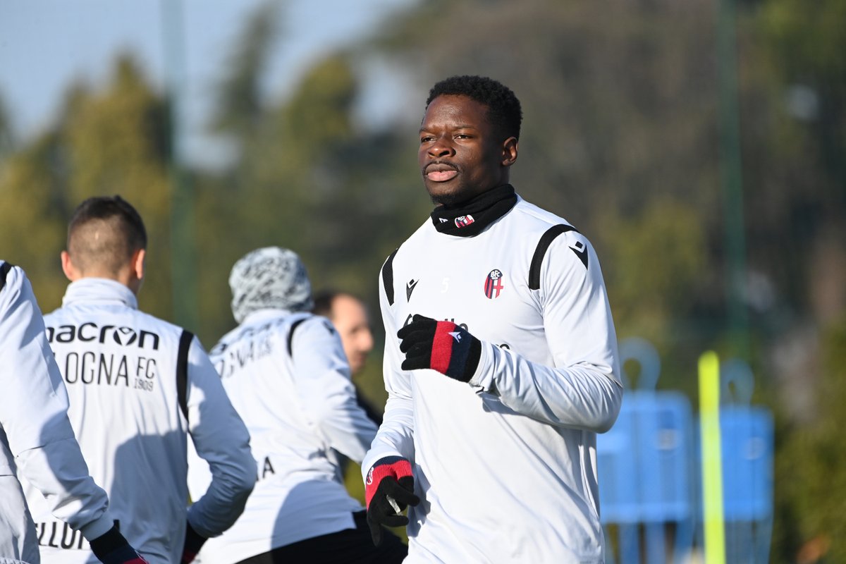 🤩 | ADAMA!

Soumaoro, Sansone e <a href="/l_desilvestri/">Lorenzo De Silvestri</a> in gruppo per il primo allenamento della settimana 💪

➡️ bit.ly/3by5Oxe

#ForzaBFC #WeAreOne