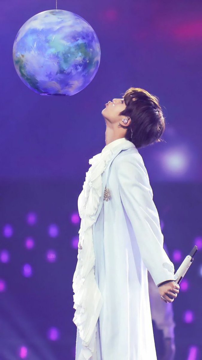 Narra36209072's tweet photo. 8 YEARS WITH OUR MOON! 💜💜💜
#8YearsWithMoon #8YearsWithJin #WeLoveYouJin
#BTS_twt https://t.co/OF5oVqLkgx
