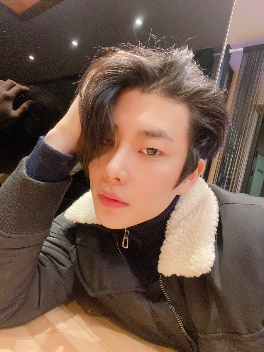 ColombiaAstro's tweet photo. @offclASTRO [TRAD]

Está nevando muchísimo, todos tengan cuidado!!! 💕
Por, M-Nieve
#TenganCuidadoDe #LaNieve

Cr. @ColombiaAstro
#ASTRO #아스트로 @offclASTRO https://t.co/KyiMYrry8S