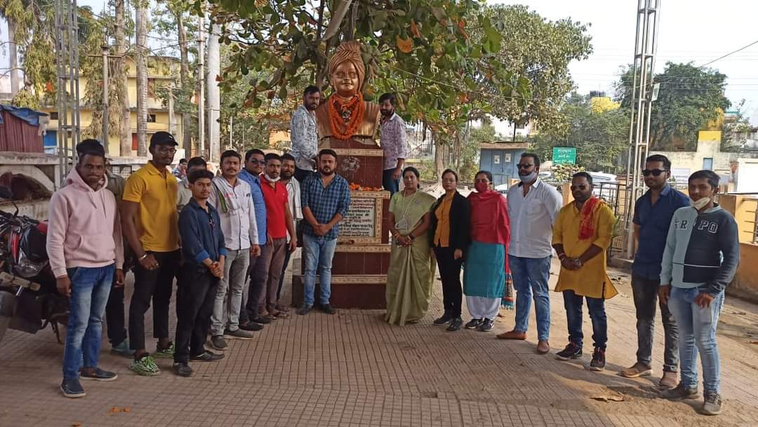 Rishabh05091997's tweet image. राजनांदगांव एनएसयूआई ने मनाई युवाओं के प्रेरणा स्रोत स्वामी विवेकानंद जी की जयंती जिसमें प्रमुख रूप से महापौर हेमा देशमुख जी और राजनांदगांव के सभी  के पदाधिकारी गण मौजूद थे