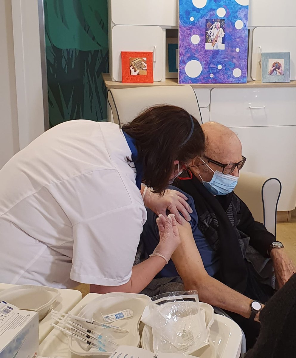 Retour en images de la journée de #vaccination contre la #COVID19 le vendredi 8/01. 
Les résidents et les équipes médicales de nos maisons en #IDF et Région Pays de Loire ont pu être vaccinés dans le respect des protocoles et en lien avec les autorités sanitaires. #Korian