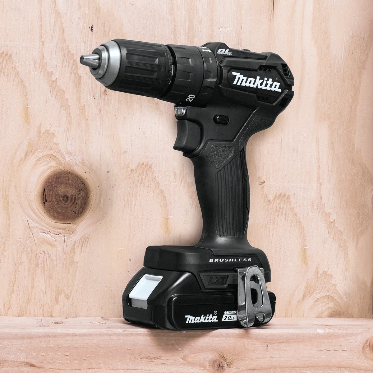 At only 6-3/8 in. and 2.8 lbs. (with battery), the 18V LXT Sub-Compact Brushless Cordless Hammer Driver-Drill (XPH11RB) is an ultra-compact drilling and driving solution.  
#makitausa #makitatools #cordlesstools
makitatools.com/products/detai…