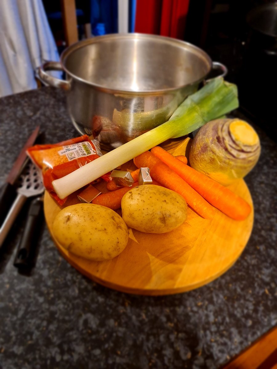Prepped and ready for tonight's @ysortit #YCookit zoom tonight at 5pm with myself and @YCtoniysortit #onlinecookery #homemadesoup #healthy #lentilsoup @LyndseyYsi @bethysortit @GeorgiaYsortit @AllanYsortit @GillianYsortit @MicYsortit