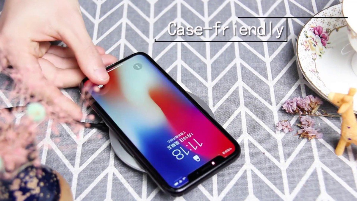 iWALKUSA's tweet photo. Wireless charging is super simple and easy! Set your compatible device on the Air Power, and watch that bar turn fully green. 🔋 https://t.co/oFofkhS45l