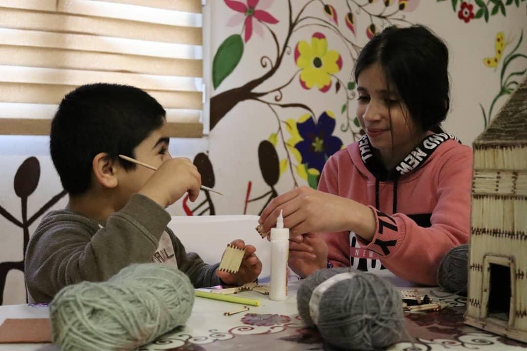 AzUBirlik's tweet photo. "Art terapiya" kursu

#uşaqlarüçünələlə
#uşaqsığınacağı 
#özgəuşağıolmur https://t.co/XMsgsuyohu