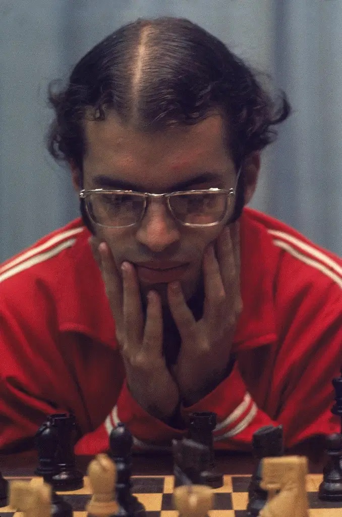 Douglas Griffin on X: FIDE Interzonal tournament, Petropolis (Brazil),  16th August 1973. Enrique Mecking (Brazil) is pictured in play v. Shimon  Kagan in the penultimate, 16th round. Note the distinctive chess set