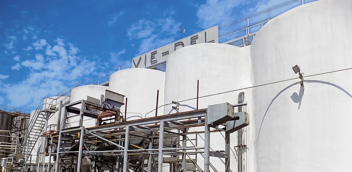 Fresno_Chamber's tweet photo. Valley-based grape processor, winery and distillery – @VieDelCompany, recently announced the close of its #acquisition of @cbrands Canandaigua Concentrate MegaNatural high-color (#MegaRed + #MegaPurple) + standard #grape #concentrate product lines. More >> https://t.co/xoAeVf3Ri5 https://t.co/NmUlr66O40