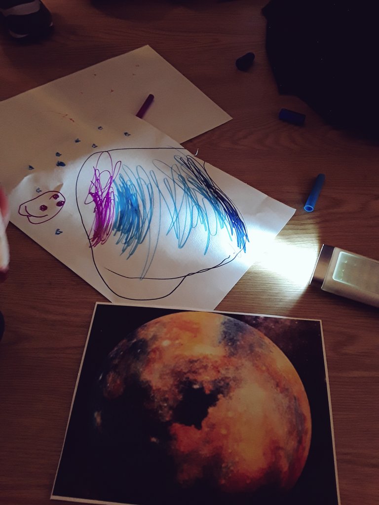 AshbridgeMaxy's tweet photo. Making some wonderful marks, giving meanings to our scribbles, marks and drawings. "I have drawn planet b, it's purple, a little blue and pink" "I draw Pluto" "my planet is called planet English" #earlywriting #markmakingmatters #atelier #magicinearlyyears #eytalking @NDNAtalk https://t.co/6MuucuWhTM