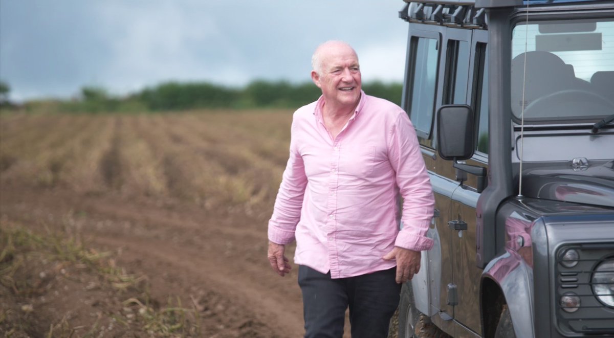 Rick_Stein's tweet image. On #ricksteinscornwall tonight I explore the delights of the south coast around Fowey - including a boat trip along the river and a visit to @colwithfarmdist. Watch at 6.30pm on @BBCTwo