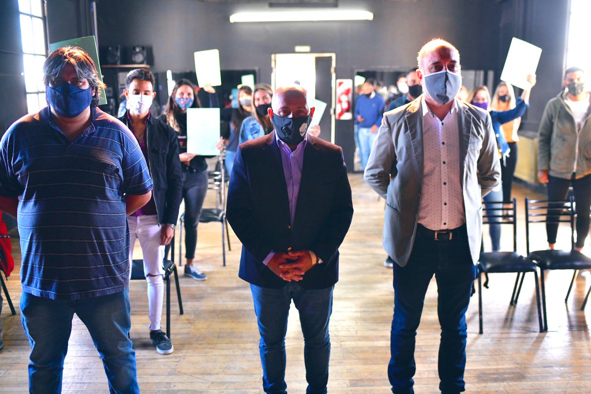 Hoy, a través del programa “Empleo Independiente”, entregamos aportes a jóvenes emprendedores de nuestra ciudad. De este modo, desde el Estado Municipal, continuamos brindando todo el apoyo y los medios necesarios para que puedan desarrollar sus proyectos. #SeguimosHaciendo