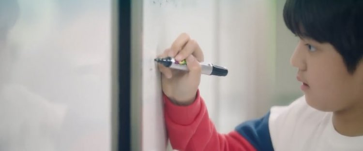 28. CHILDHOOD. Genius. Complete Family. Had Friends. Felt inferior. Got lost because of an unintentional cheating incident. He didn’t think that BEING THE REAL HIM was worth it and so he had to borrow a past memory. In the end, he was back on track and made things happen  #StartUp