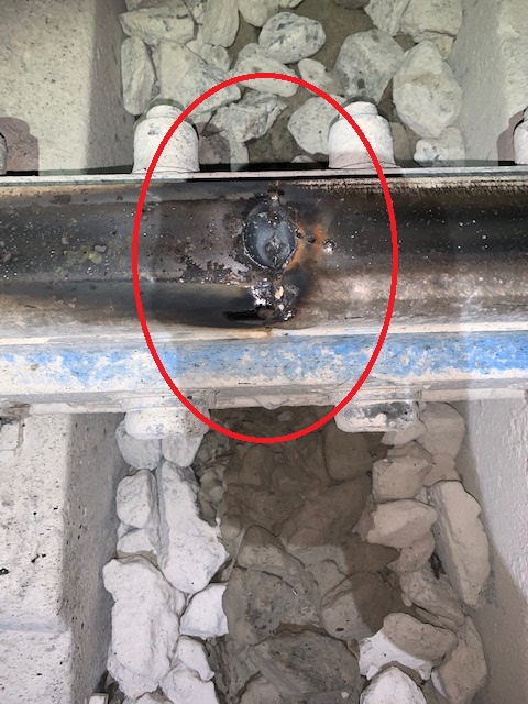 It's a perfect example of how the railway operates as a system, and although it was officially a signalling problem, it really involved all aspects of the railway. The first problem was a track defect caused by electrical arcing (circled). /2