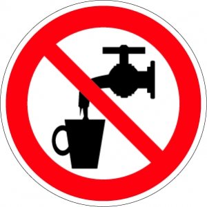 Завтра в школу ЮГ2 приедет <a href="/D_Azaroff/">Дмитрий Азаров</a>. 
Отличная возможность угостить его местной водичкой! Заодно передаст бутылочку <a href="/Khinshtein/">Александр Хинштейн</a>, не приехавшему вопреки принятому приглашению.