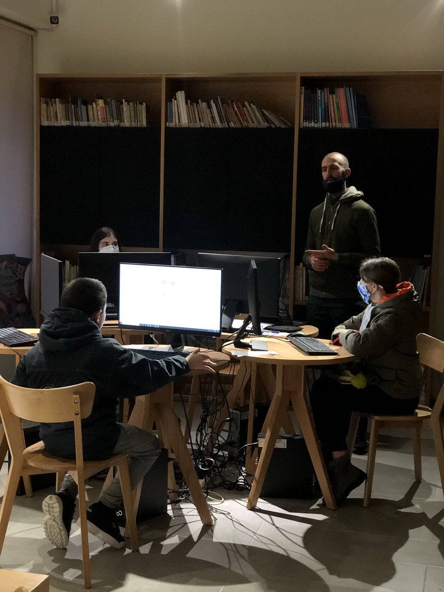 bibliotech_al's tweet photo. Çfarë do të mësojmë sot?🤔
Kujto të gjithë mësimet e sesionit të kaluar dhe eja sot në sesionin e radhës ku do të mësojmë plot gjëra të reja. 👨🏼‍🏫 Të presim!

#bibliotechal #mobilebibliotech #bibliotechtalk #unicefalbania #BashkiaTiranë #FriendlyWiFiAlbania https://t.co/Z7xeG42d5M