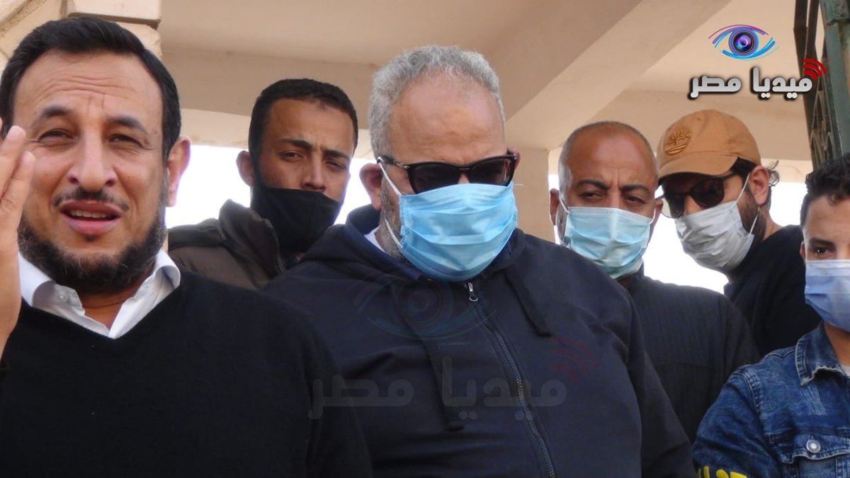 MediaMasr4's tweet photo. #ميديا_مصر | الحزن والبكاء يظهروا على وجه الفنان بيومي فؤاد خلال جنازة والدة
#بيومي_فؤاد https://t.co/nmA3LcsOWr
