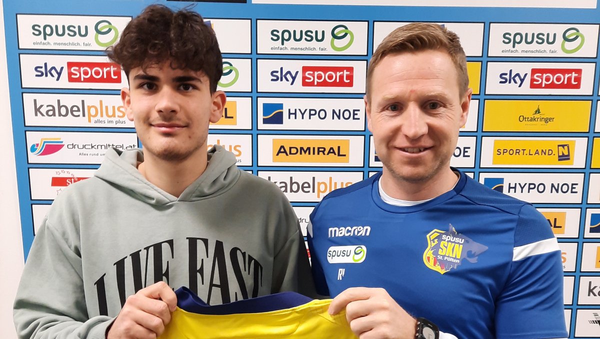 SKNStPoelten's tweet photo. Der Vertrag von Christoph #Messerer wurde heute per vereinsseitiger Option bis 2️⃣0️⃣2️⃣2️⃣ verlängert. Bis zum Ende der Saison wird der 19-jährige Eigenbauspieler an den SV Horn verliehen! 💪 #meinSKN #weareone #inundaut
📰 Alle Infos ➡ https://t.co/WiNTkZM8QL https://t.co/jPpQWBYxIB