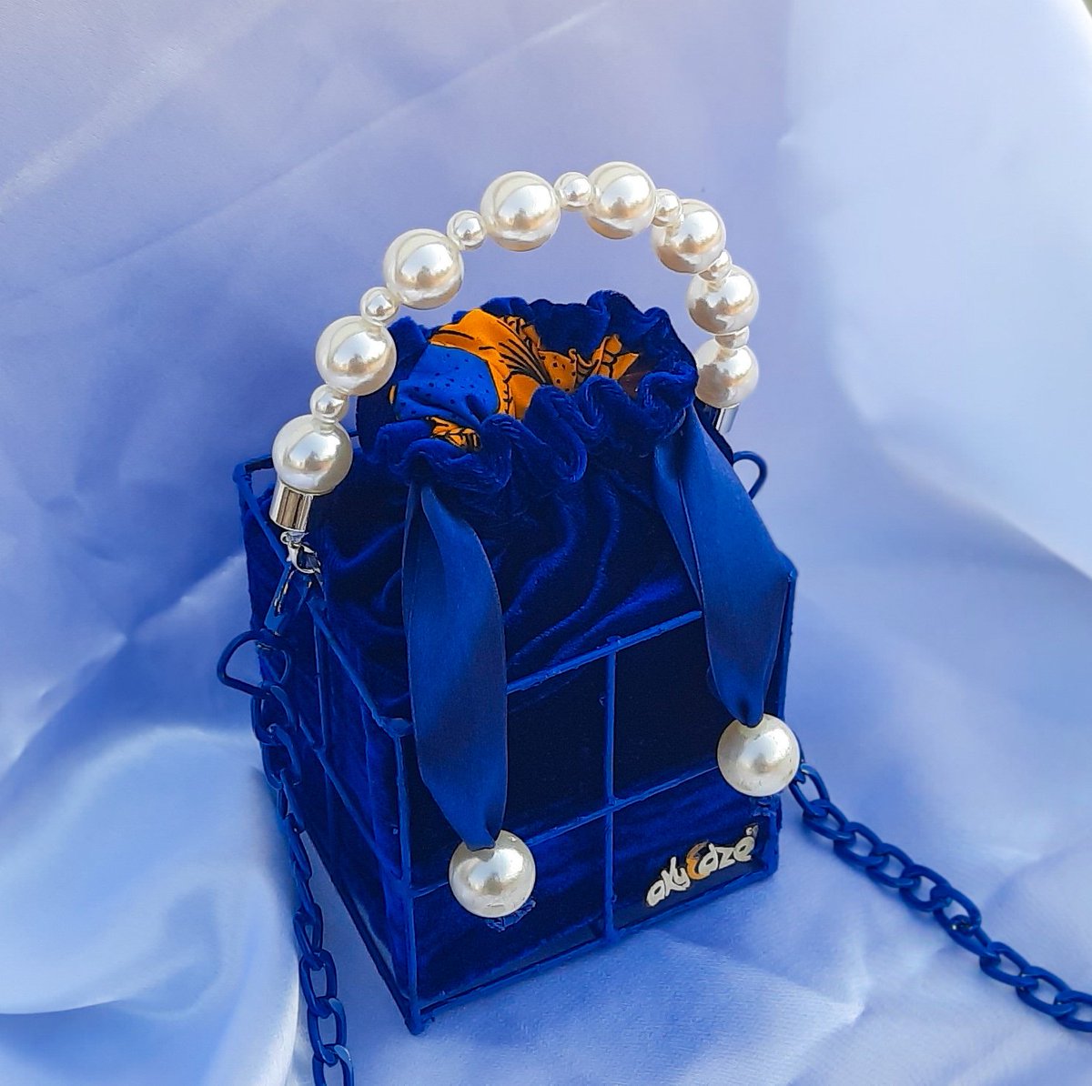 AkyDze's tweet photo. New in!
Custom Juku, a cohesive blend of royal blue velvet, African print and pearls
Available on preorder 
Price: 200 cedis https://t.co/StS6eUdSJk