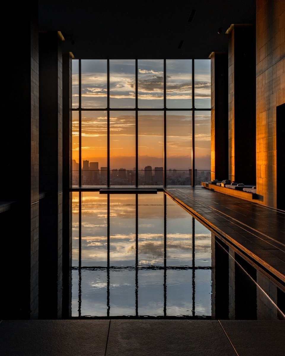 #LUXELoves  Swim among the clouds at the aman_tokyo... This stunning property wows with its sensational, mod n' minimal, charcoal and blond Kerry Hill design. Melt your stresses away at the onsen-inspired spa or relax in the serene, pared-back rooms of Japanese wood and washi. ⁠