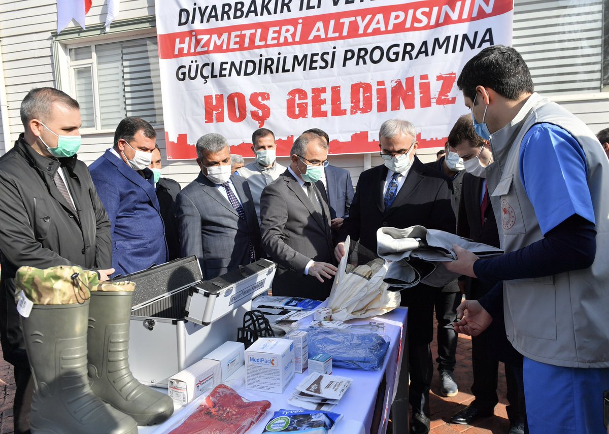 munirkaraloglu's tweet photo. Veteriner Hekimlik...

Hayvansal üretimin merkezlerinden  #Diyarbakır’ımız için önemli bir meslek grubu.

Bugün, kıyafet ve malzeme desteği ile yanlarında olduk.

Veteriner hekimlerimizi Diyarbakır’ımıza katkılarından dolayı kutluyor, işlerinde kolaylıklar diliyorum. https://t.co/wtQLoanEnL
