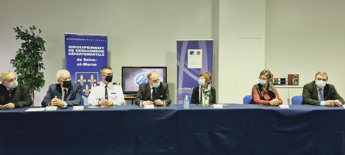 #PoliceSécuritéQuotidien
Signature d'une convention partenariale sur la vidéoprotection entre Préfet, <a href="/Gendarmerie_077/">Gendarmerie de Seine-et-Marne</a> et les communes de <a href="/Dammartingoele/">Dammartin en goele</a>, Le Châtelet-en-Brie et Quincy-Voisins.
Interconnexion de la vidéoprotection Communes/Gendarmerie👏
ℹbit.ly/3bA2Fge