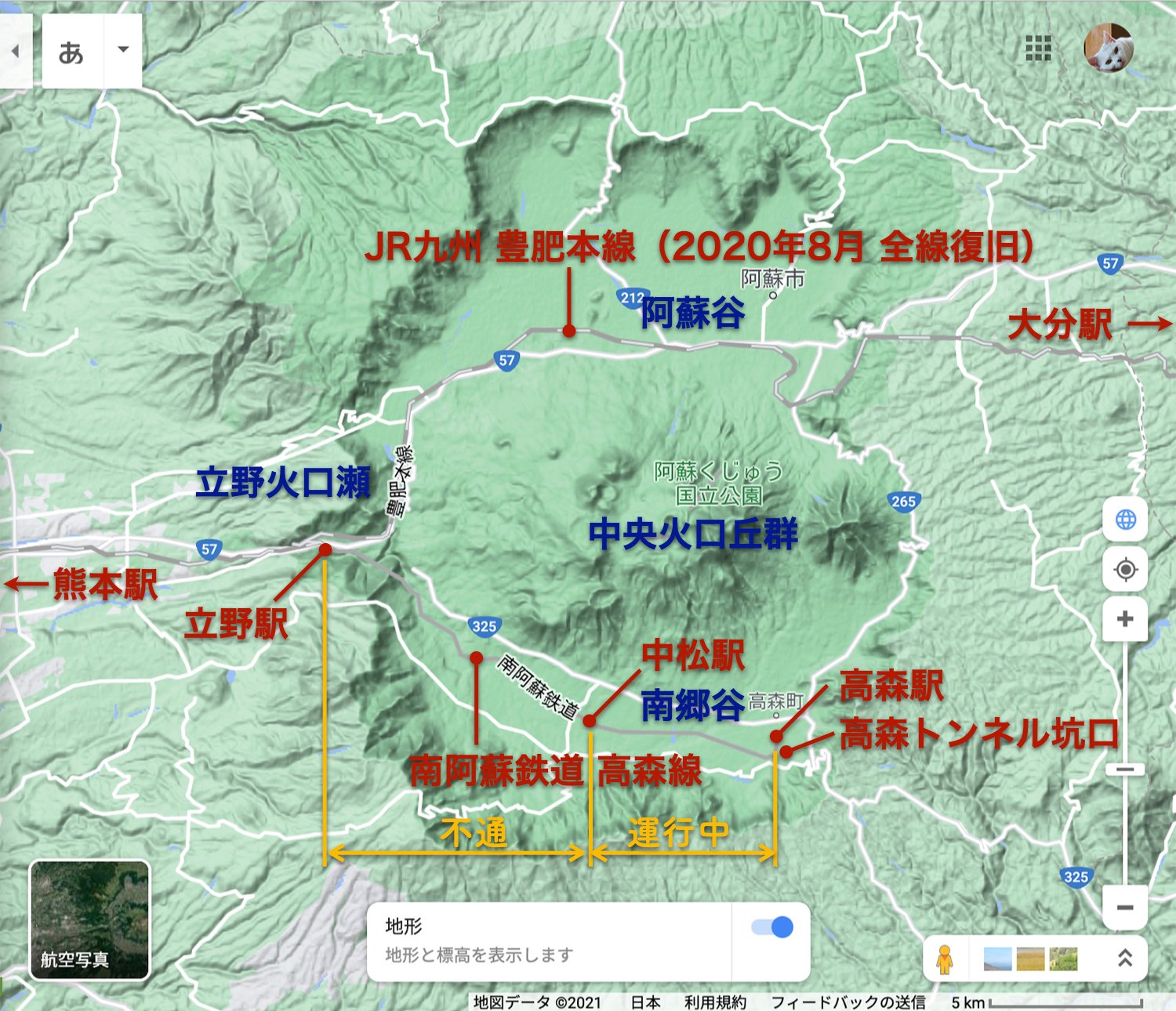 タケ 阿蘇カルデラ 内には2本の鉄道が通っている ひとつは熊本 大分を結ぶjr九州の豊肥 ほうひ 本線だ 熊本駅を起点として述べると 熊本から阿蘇 に向かった路線は 外輪山の切れ目である立野火口瀬からカルデラ内に入って北側 阿蘇谷 を横断した後