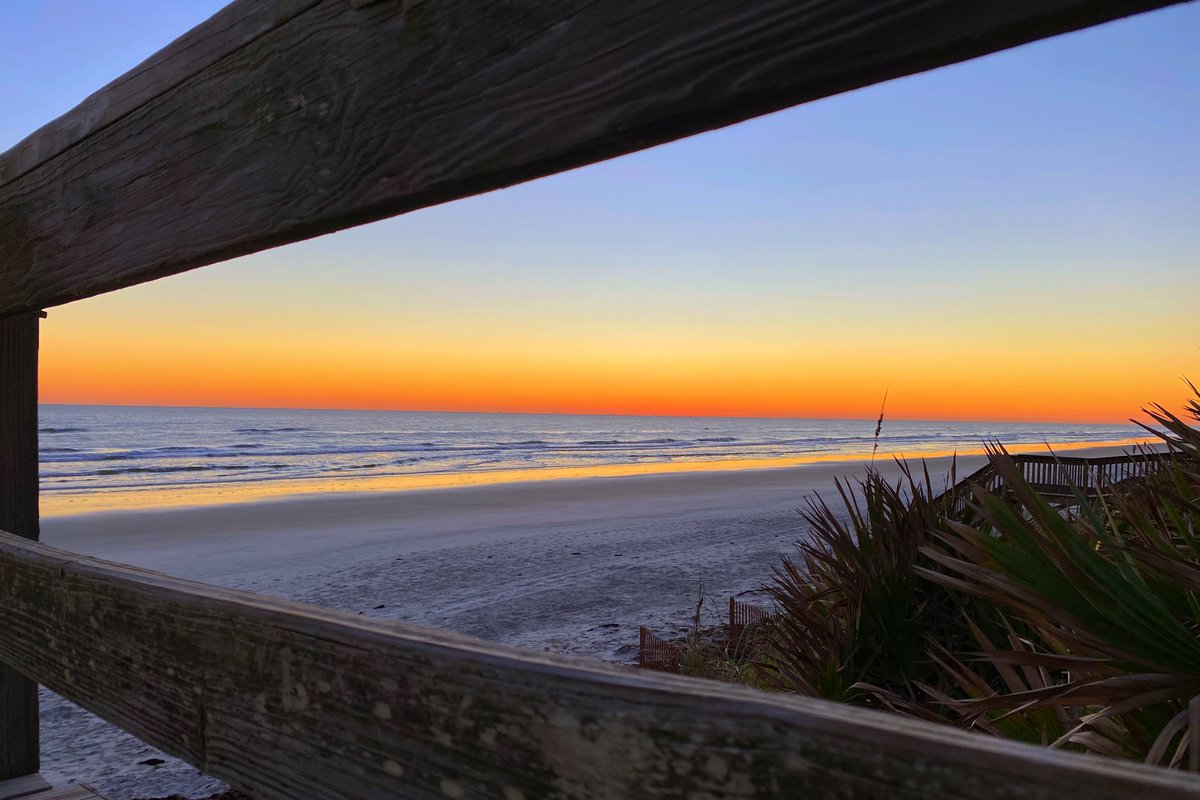 This never gets old #Sunrise in #NewSmyrnaBeach #Florida 

Welcome #Home 👇🏻👇🏻
bit.ly/JustListedNSB

#MoveToNSB #MoveToFlorida #BeachHouse #REALTOR #LoveWhereYouLive #Beach #Ocean #LoveNSB #LoveFL