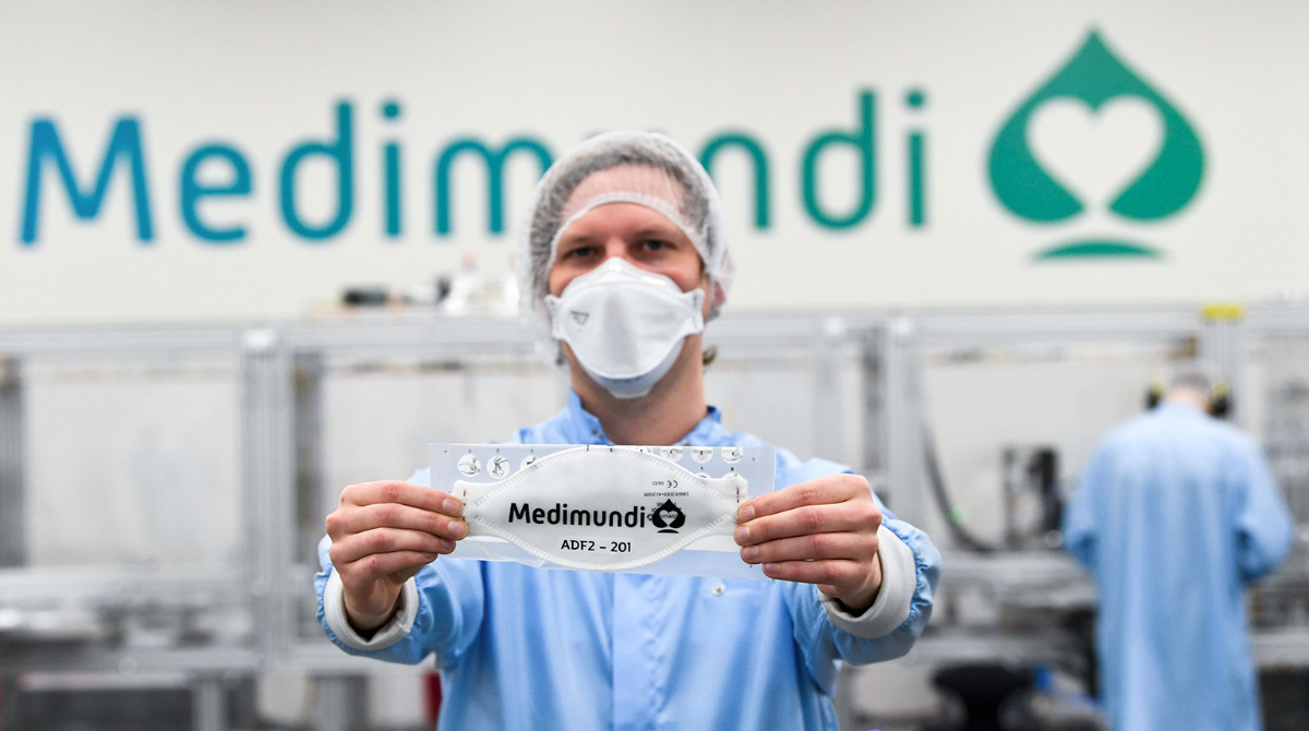 Isopix's tweet photo. #Medimundi by @CartamundiCards , a spin-off of board game producer Cartamundi, has started the production of Belgian mouth masks.
Images available : https://t.co/xxN4kxSMg0
#madeinbelgium #belgium #turnhout #facemask #photographer https://t.co/y086ExPMZm