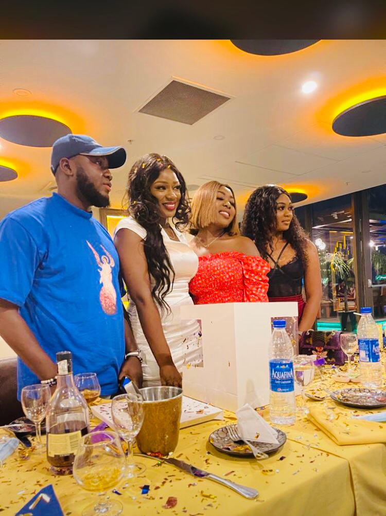 Ericayosax's tweet photo. Making people happy 💃💃💕is what we do🎷🎉💖... Dm us now to surprise your loved ones.
Happy birthday beautiful🎉🎉🎉💃💃💃
#HappyBirthdayNaya 
#BirthdayWishes 
# https://t.co/lknDx8wBhs