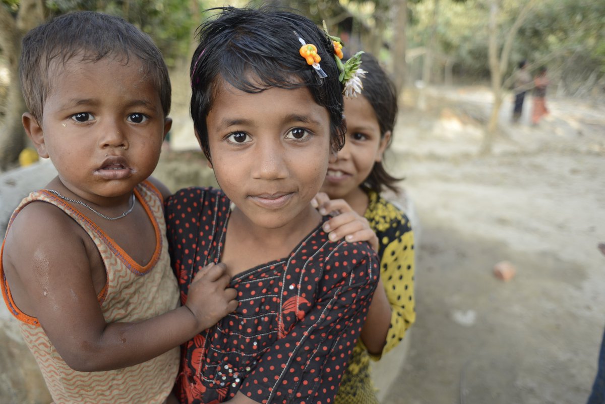 These thoughts made me think of Bangladesh where temperatures are dropping and  #Rohingya kids warm themselves by a fire in the evenings, snuggle together with their whole family by their cooking-fire-pit in a bamboo hut roofed with a sheet of plastic.