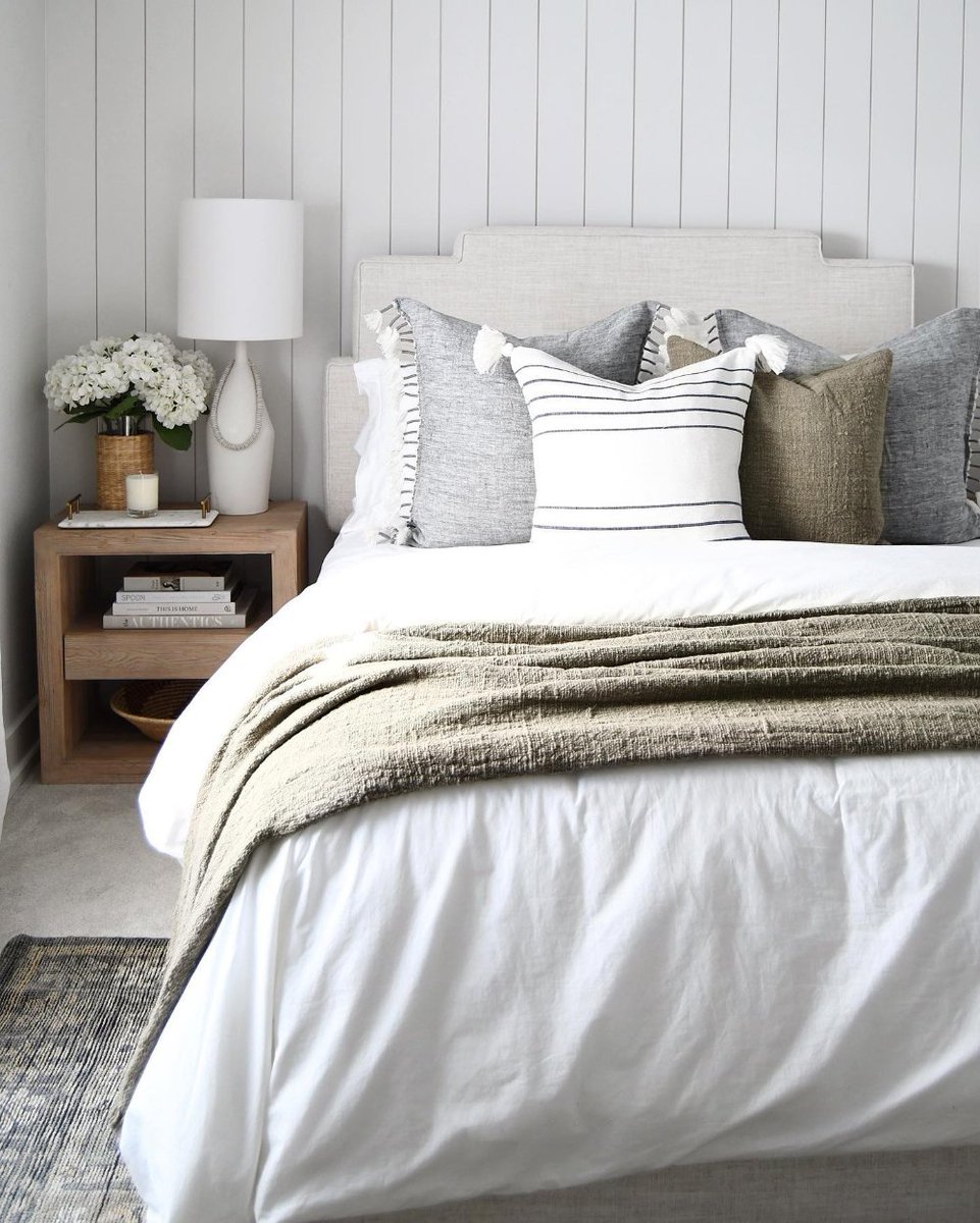NeatasaPin's tweet photo. Wash your pillows every 3 months. Pillowcases and slip covers help but the pillow itself should be washed regularly as well. This will reduce dust mites and allergens – allowing better sleep.
#healthybed #pillowtalk https://t.co/XFqgS88x8s