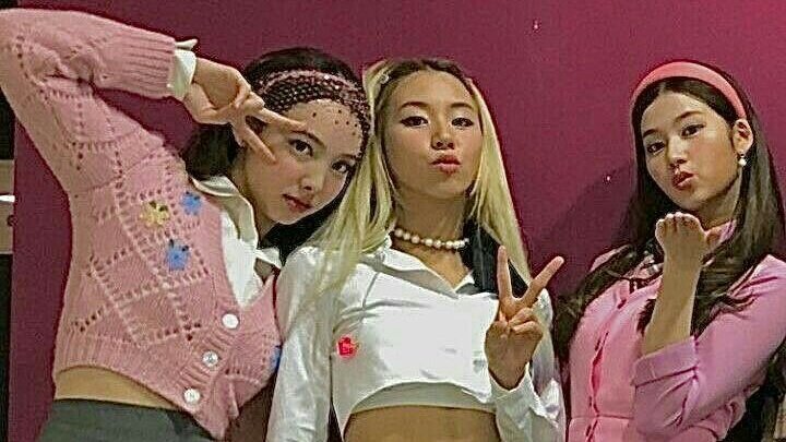 ┊ ༑ ࿐ྂ。michaeng auMina, the student council's vp tried the crush calculator on twitter, but the thing is the result will be sent to the twitter of your crush. And what if it's Son Chaeyoung, the student council's president ? What could go wrong ?