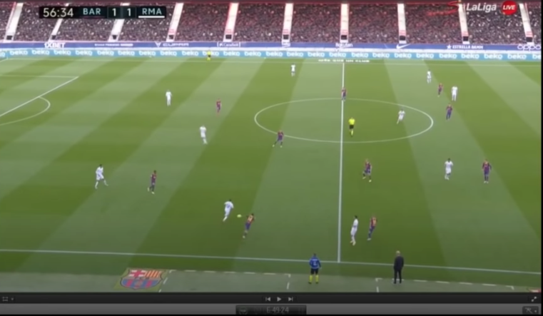 c'est évidemment pas le seul problème, le pressing positionnel est en plein mise en place, d'énorme trou dans le pressing entre les lignes, des joueurs qui sont parfois perdues à savoir qui ils doivent marquer (tout à fait normal pour un début de saison)