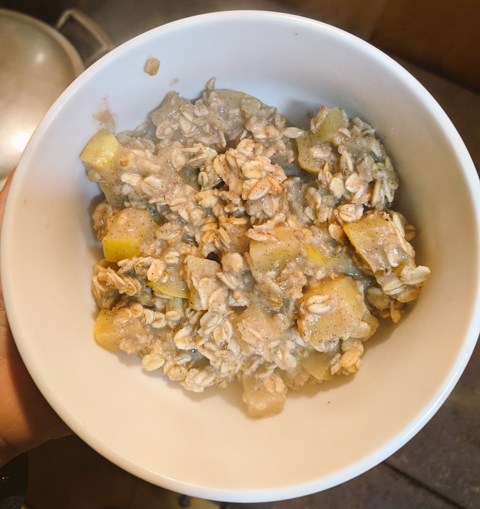 Apple cinnamon oats, all vegan 🌱