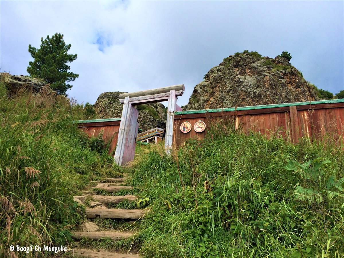 Төвхөн хийд
Өвөрхангай аймгийн Бат-Өлзий сум