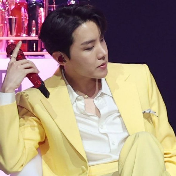 Hobi as the daffodil:much like hobi our national flower is bright, it can bring a bit of colour to our life even during the coldest times and when isn't hobi doing that 