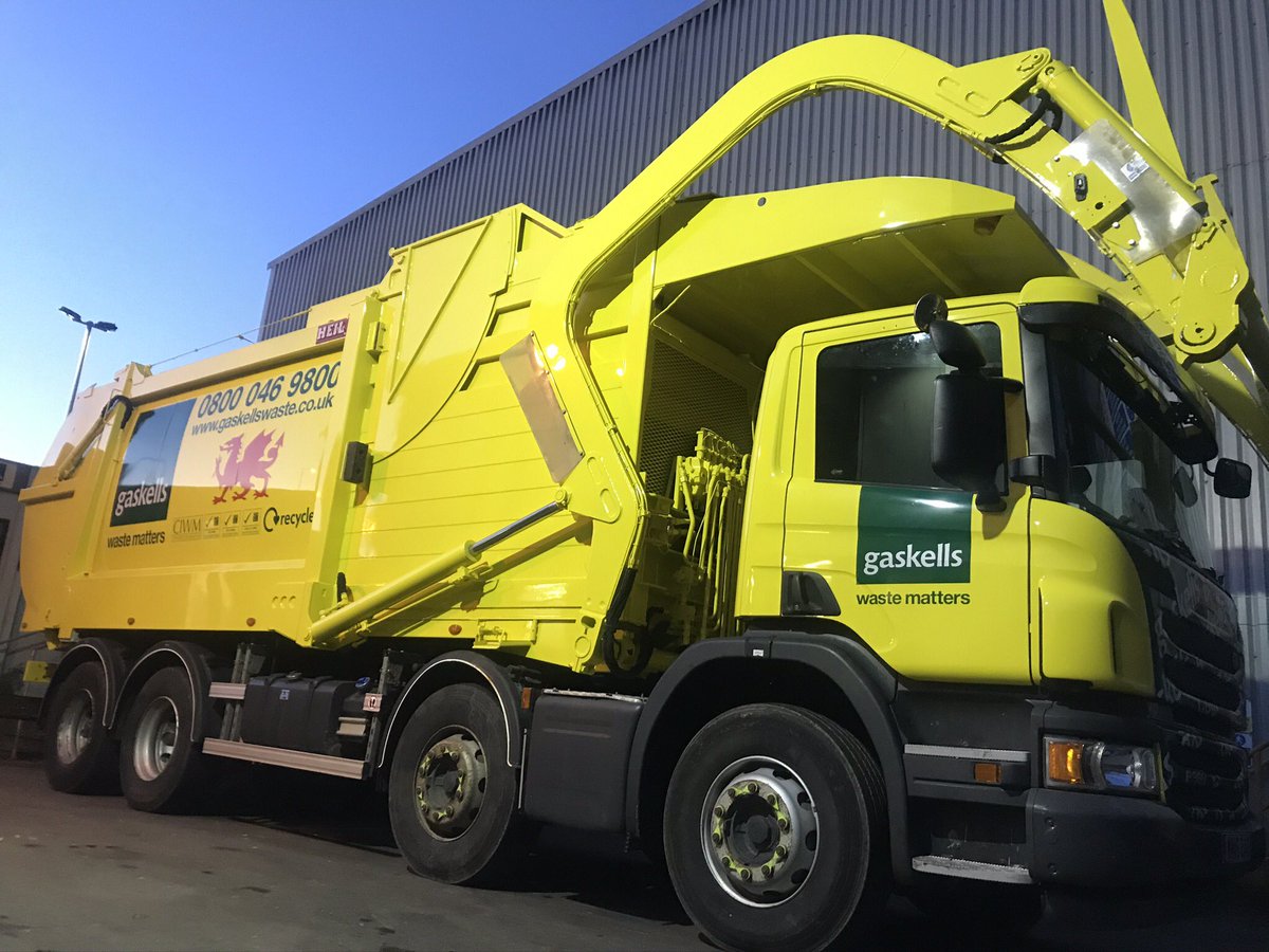 GaskellsWasteNW's tweet photo. Our FEL trucks are all equipped with latest technology including #cyclear to keep cyclists & other road users safe & @VehicleWeighing to make sure all waste is weighed properly.
Our #Wales & #Anglesey trucks also bear the #YDdraigGoch 🏴
#roadsafety #cyclingsafety https://t.co/APKGlZBRvb